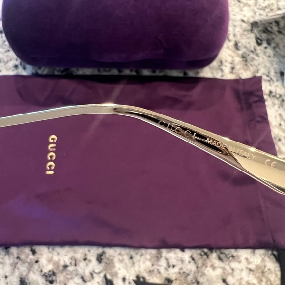 Women’s large luxury Gucci glasses! Great price 100% authentic - Picture 4 of 5